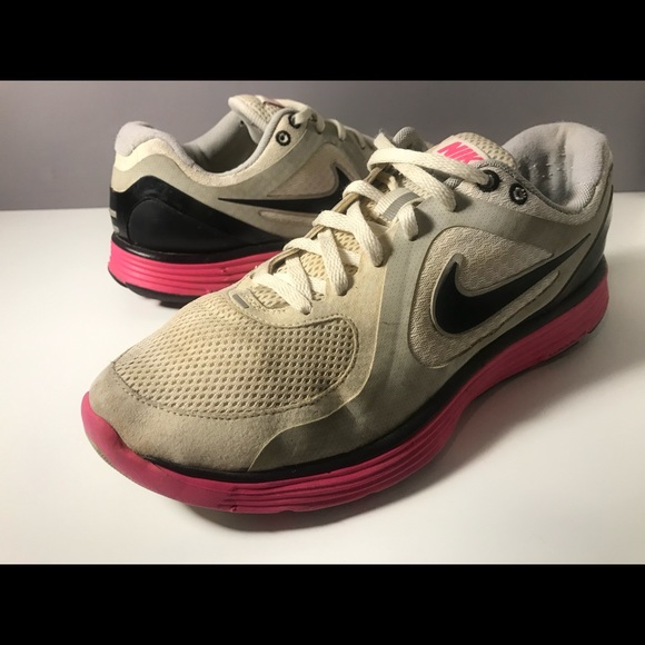 Nike Shoes - Women’s Nike Shoes - Size 8.5